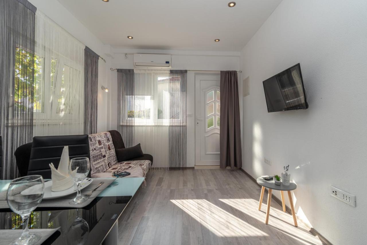 Apartments Bruna Trogir Exterior foto