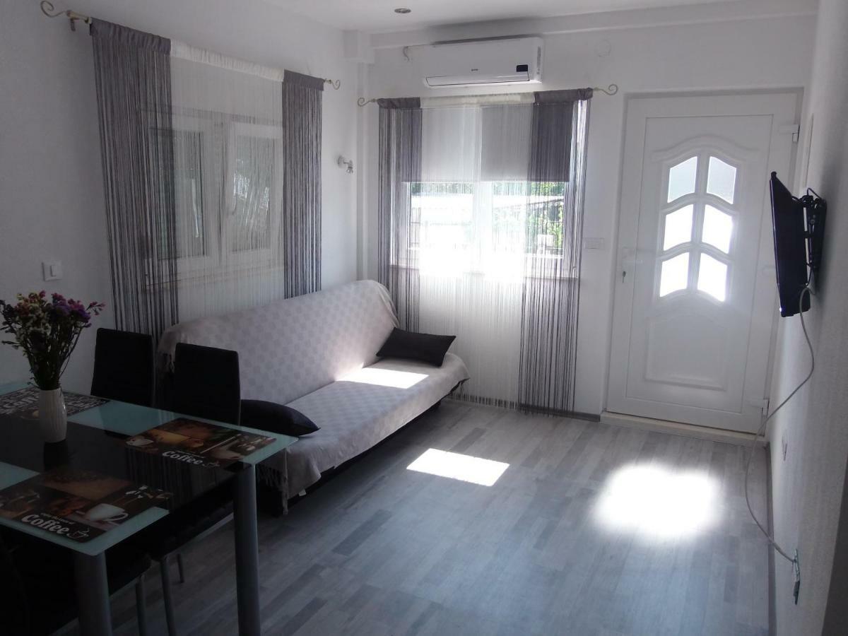 Apartments Bruna Trogir Exterior foto
