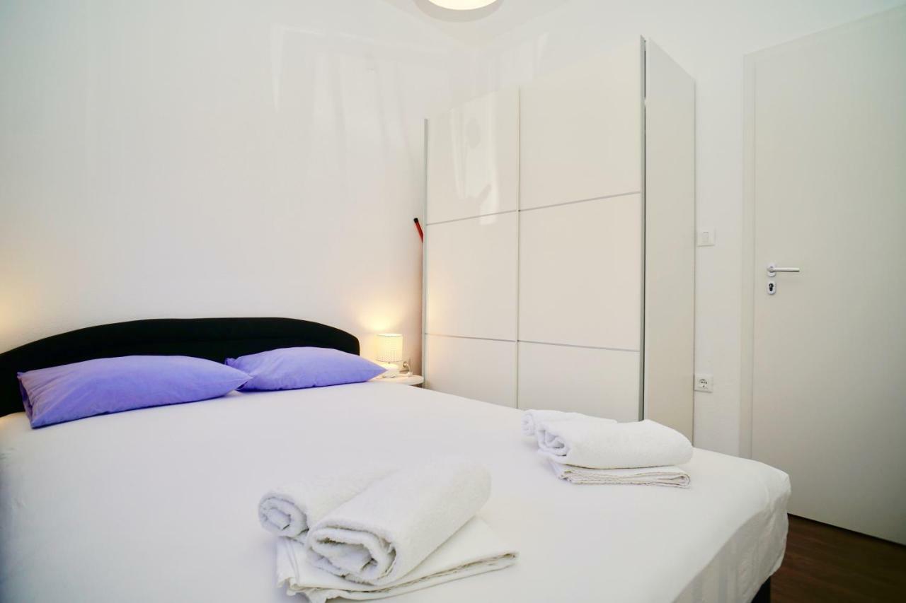 Apartments Bruna Trogir Exterior foto