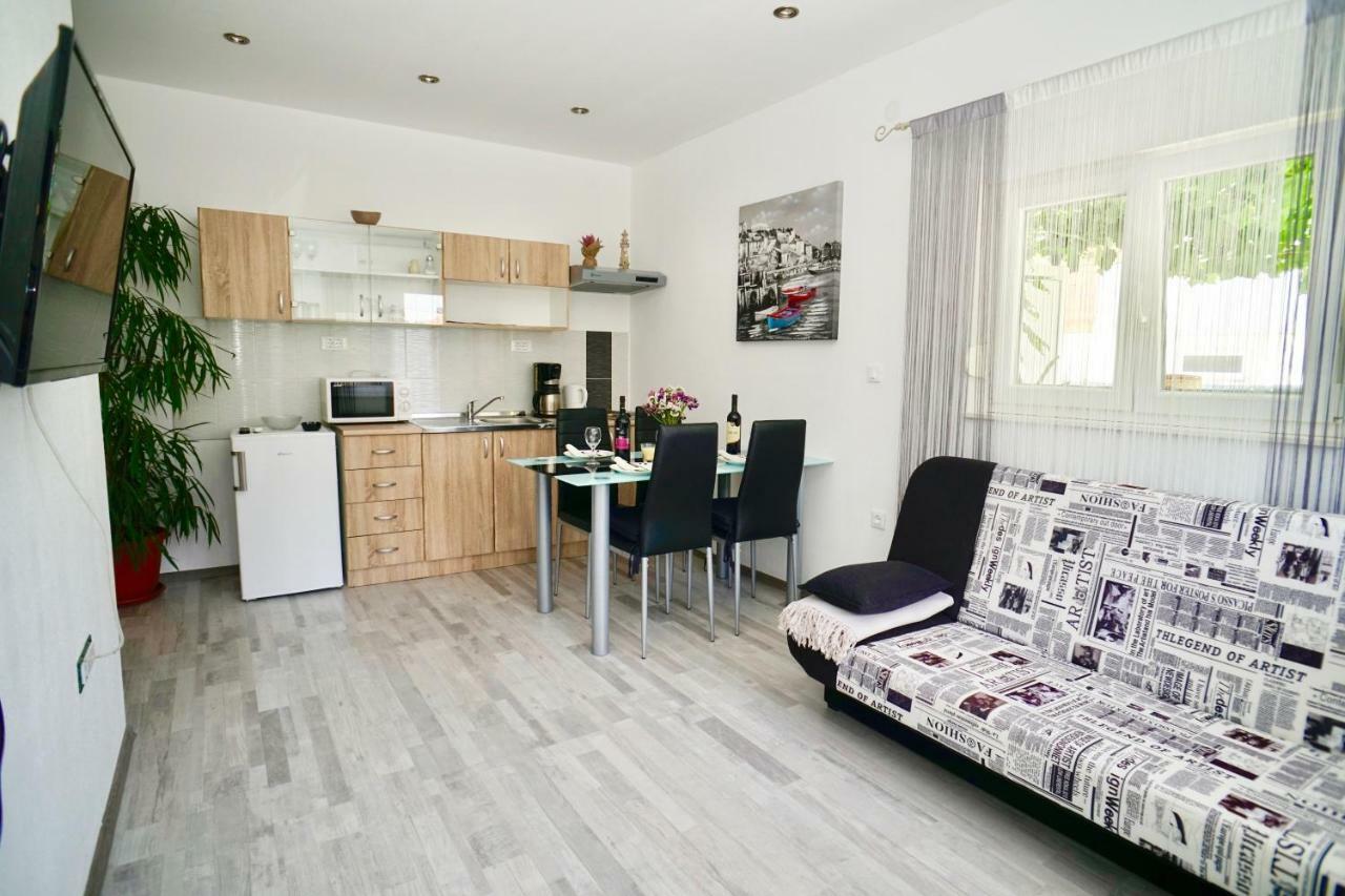 Apartments Bruna Trogir Exterior foto